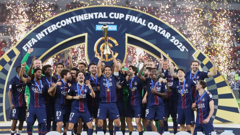 曼联主场4比1大胜狼队，B费梅开二度，姆贝莫、芒特破门，终结对手不胜纪录，升至第六。